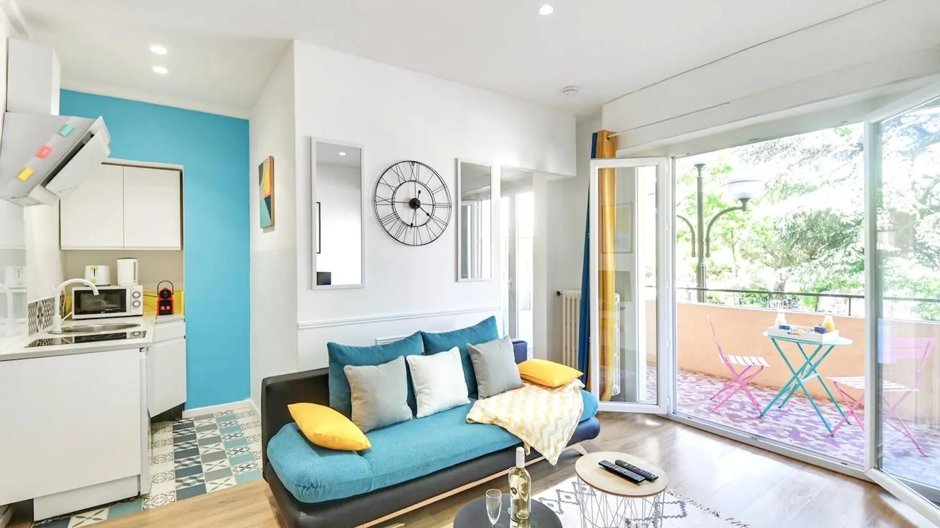 Appartement Confortable Terrasse Avec Vue Ville Cannes 35 M² 0*,  France
